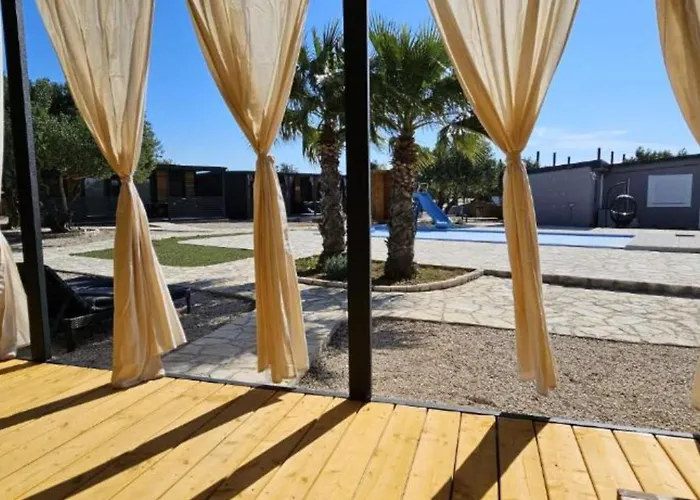 Sak Mobile Homes Tatil Evi Pirovac